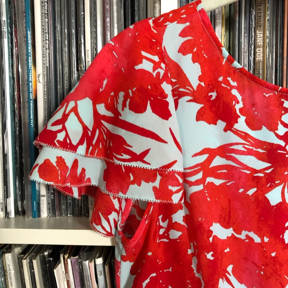 Banana Republic floral flutter-sleeved blouse